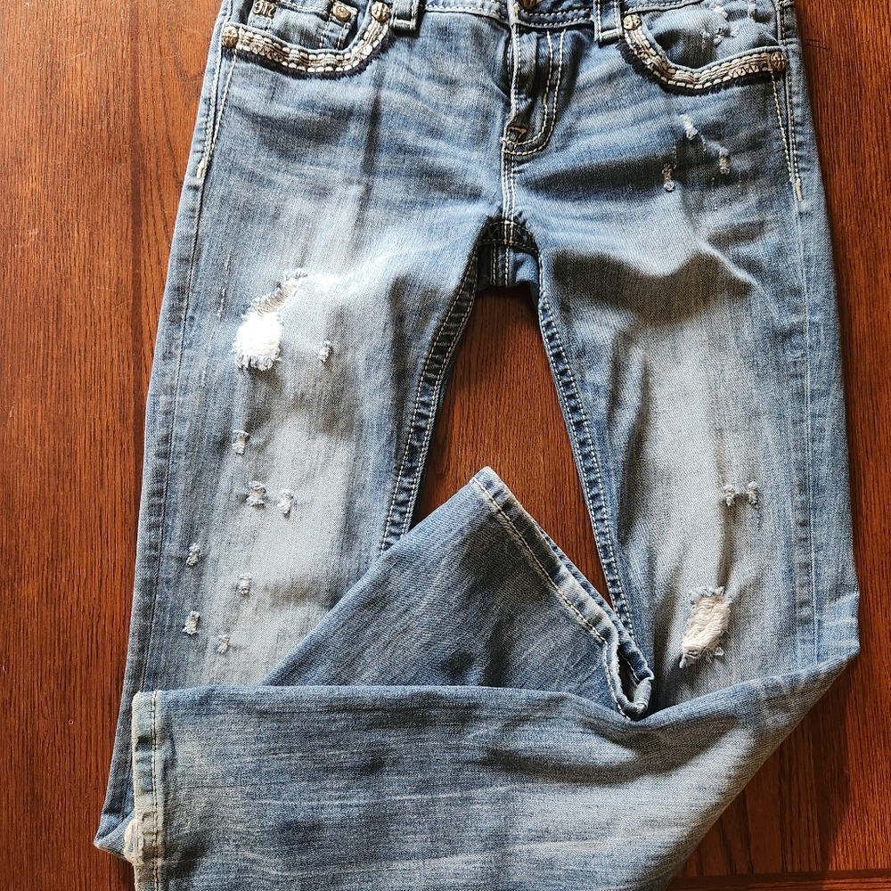 Miss Me Bling Distressed Size 28 Mid-Rise